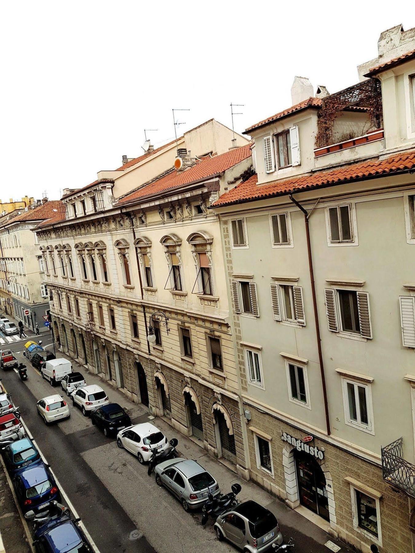 Bed And Breakfast Al Cucherle Trieste Bagian luar foto